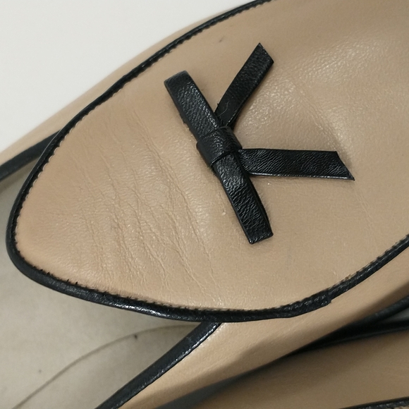 Leather Loafers Stuart Weitzman Flats Tan w/ Black Bow & Trim 8.5 Made in Spain - Picture 5 of 10